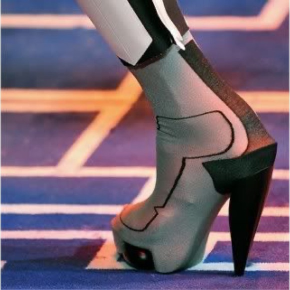 🚨3 DAY SALE 25% OFF‼️
Balenciaga Spring 2009 Boots – A Rare Ghesquiere Design! - Picture 11 of 12